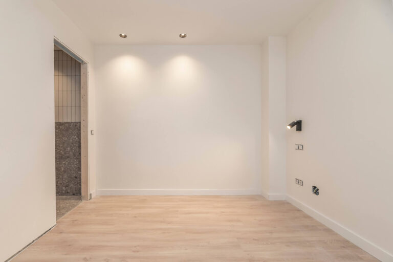 Co to jest pogłos w mieszkaniu i jak się go pozbyć?